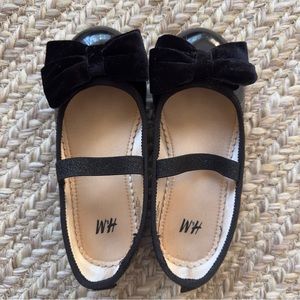 H&M Toddler Mary Janes Black Velvet Bow US 9